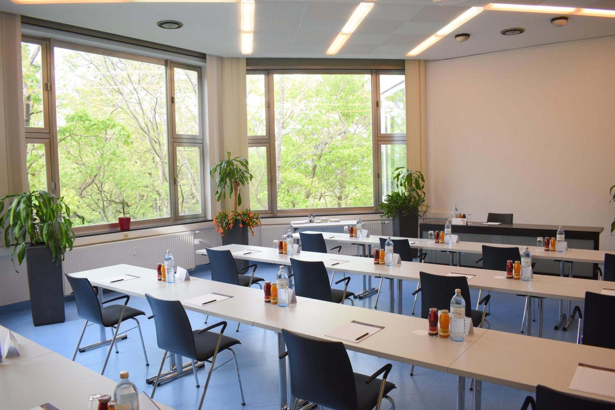College Garden Hotel Bad Voslau Bagian luar foto