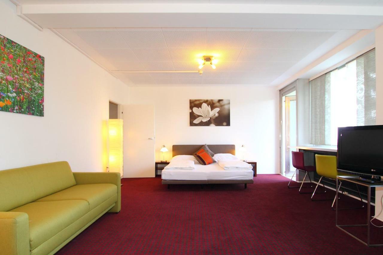 College Garden Hotel Bad Voslau Bagian luar foto