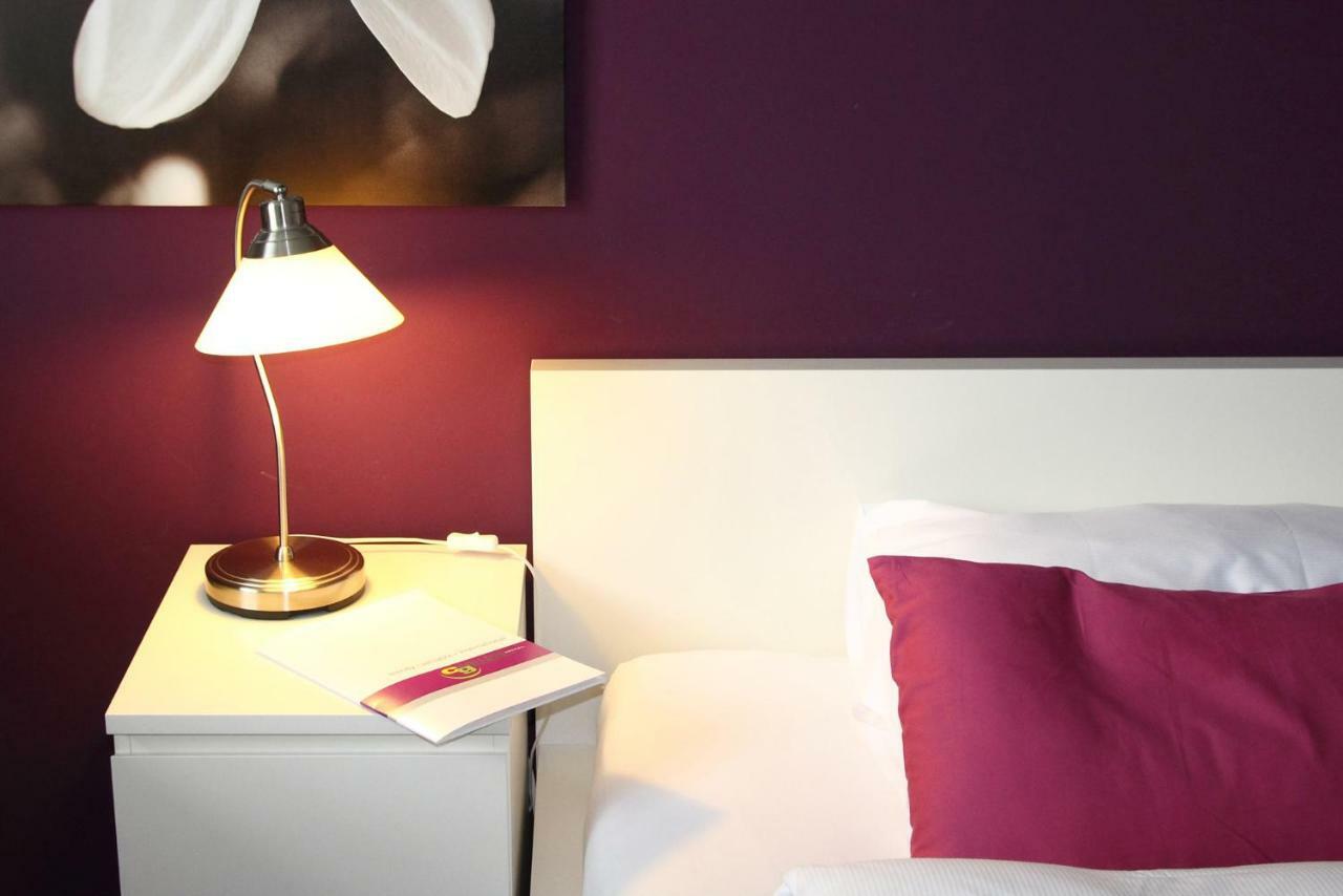 College Garden Hotel Bad Voslau Bagian luar foto