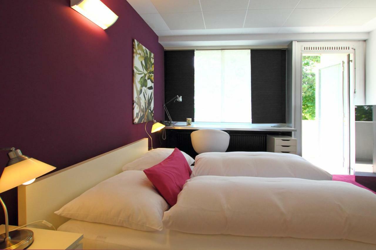 College Garden Hotel Bad Voslau Bagian luar foto