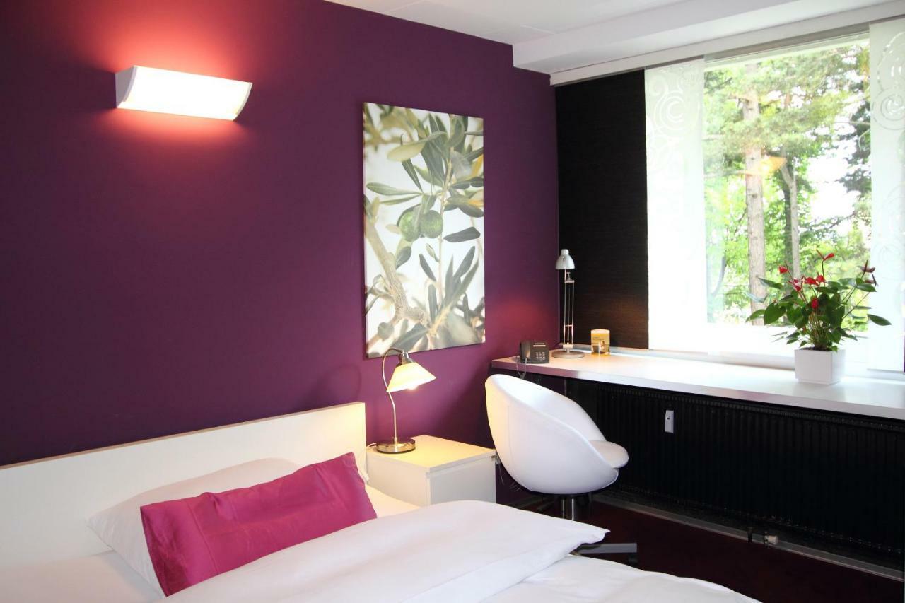 College Garden Hotel Bad Voslau Bagian luar foto