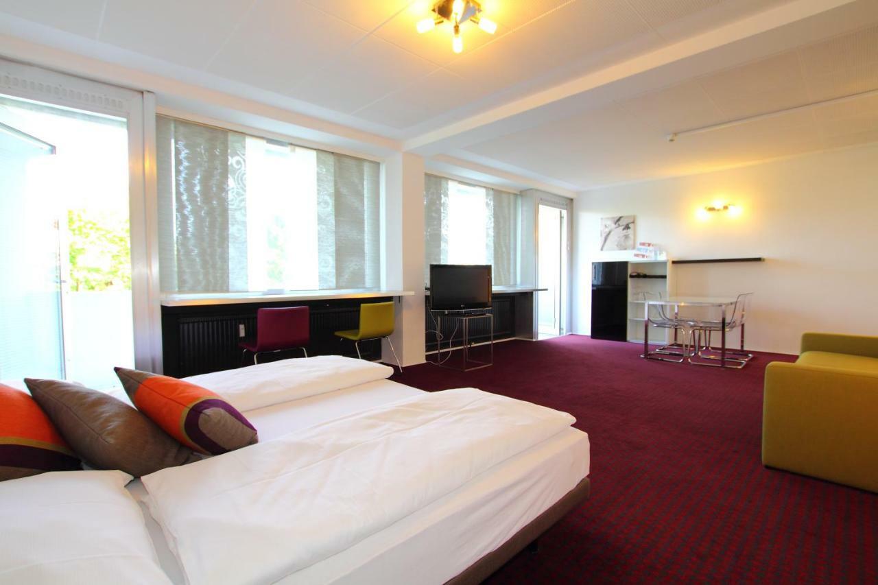 College Garden Hotel Bad Voslau Bagian luar foto
