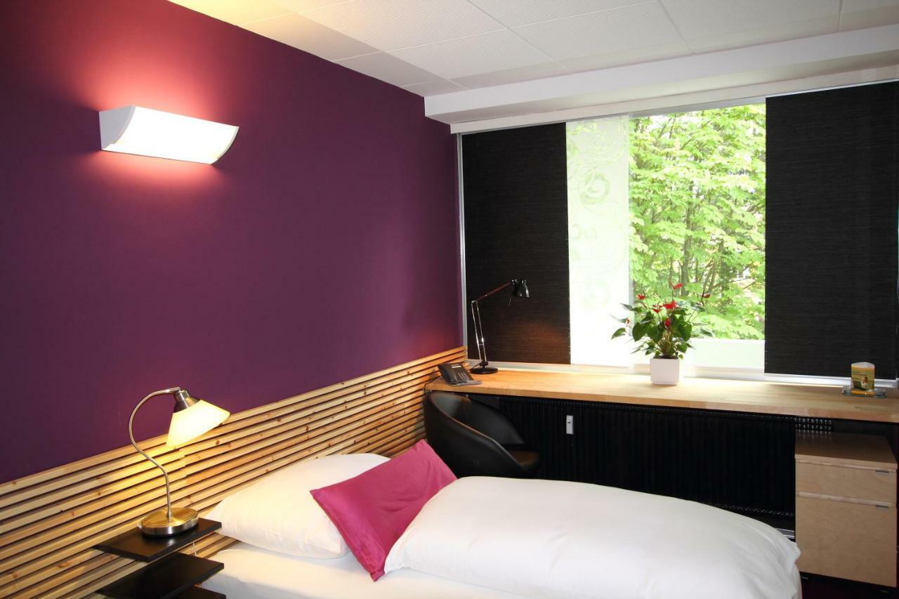 College Garden Hotel Bad Voslau Bagian luar foto
